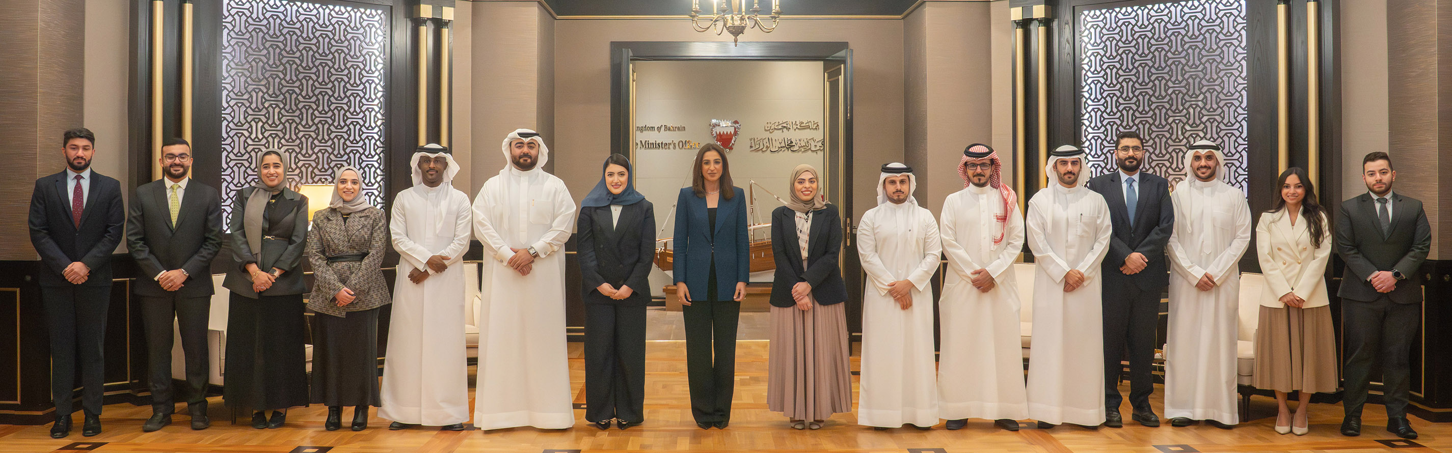وزيرة التنمية المستدامة الرئيس التنفيذي لمجلس التنمية الاقتصادية تلتقي منتسبي برنامج رئيس مجلس الوزراء لتنمية الكوادر الحكومية